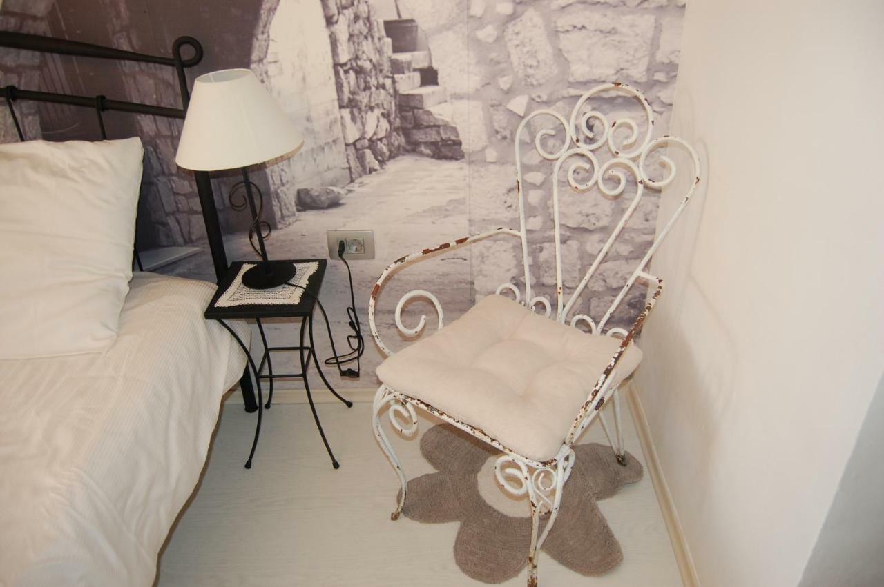 Studio Apartment For 2 Adults And 1 Child Makarska Exterior photo