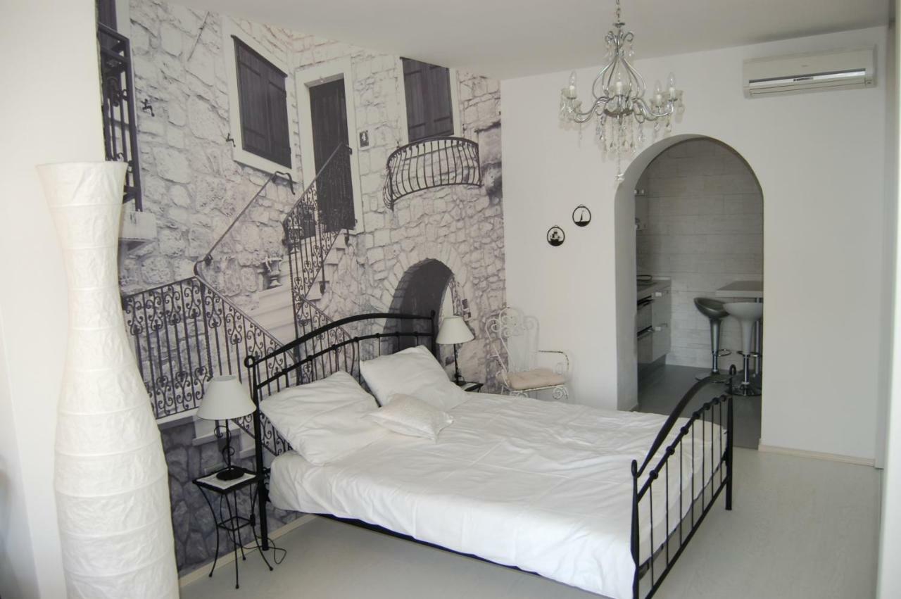 Studio Apartment For 2 Adults And 1 Child Makarska Exterior photo