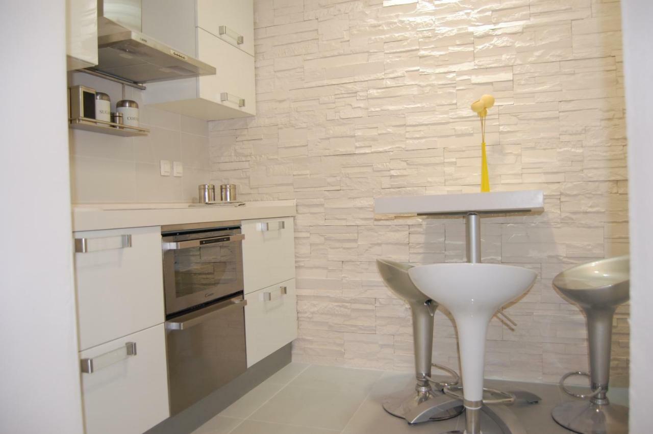 Studio Apartment For 2 Adults And 1 Child Makarska Exterior photo