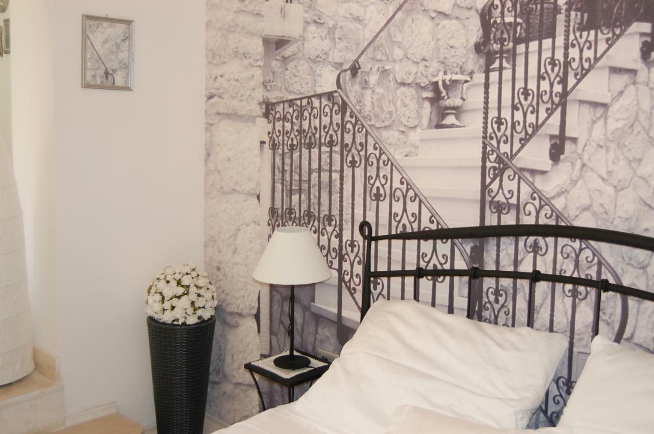 Studio Apartment For 2 Adults And 1 Child Makarska Exterior photo