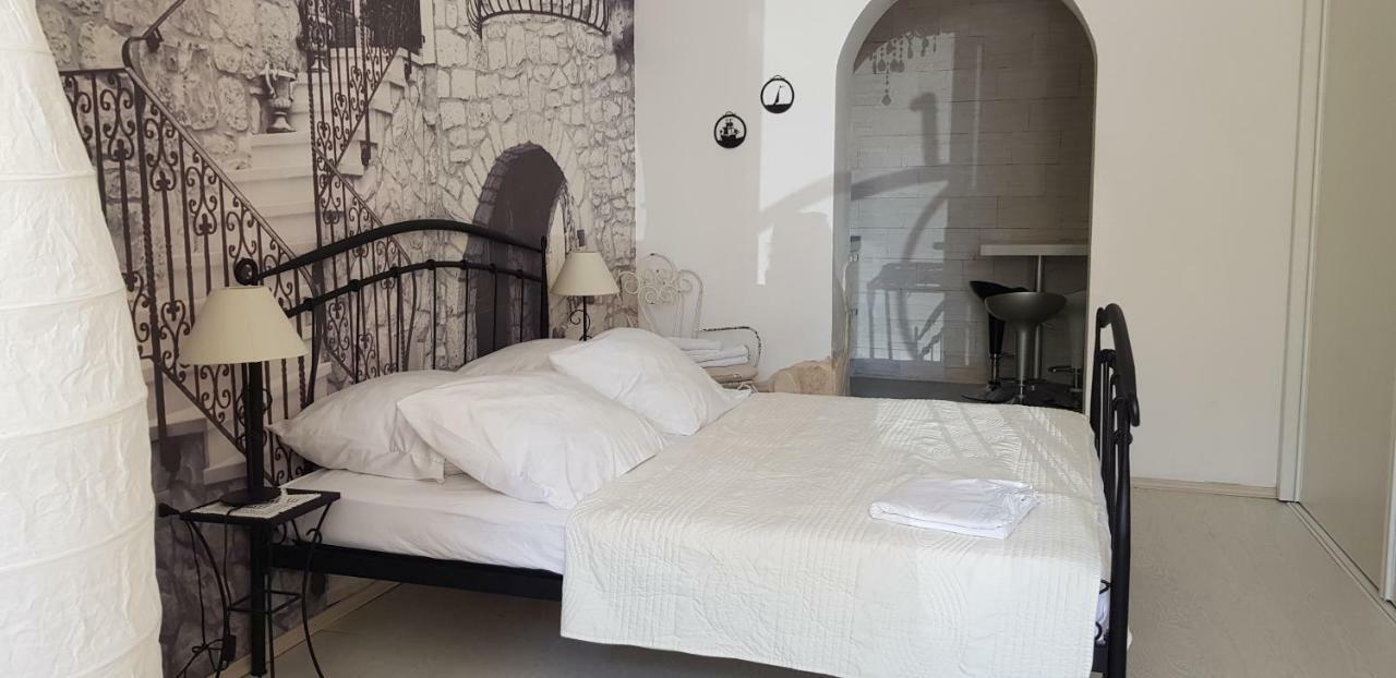 Studio Apartment For 2 Adults And 1 Child Makarska Exterior photo